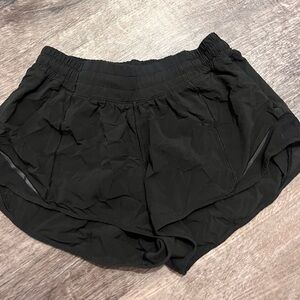 Black low rise Lululemon Hotty hot shorts 2.5”
